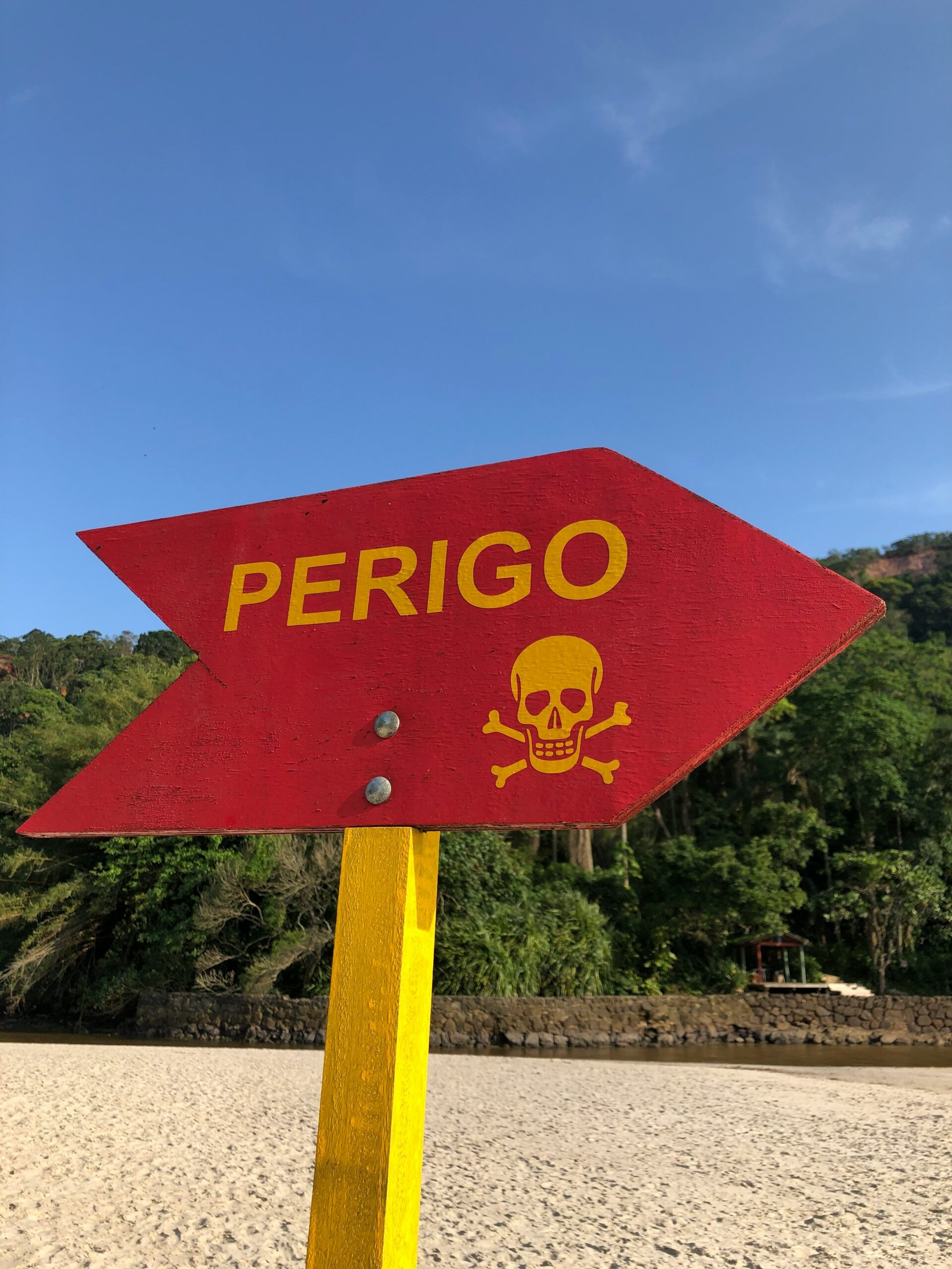 Danger sign in Spanish
