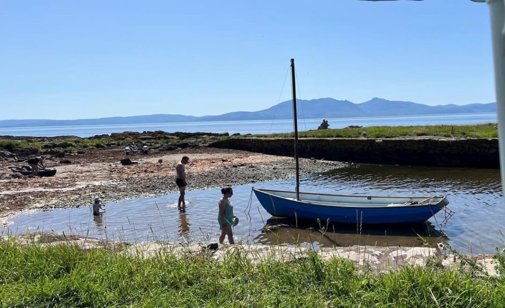 This image has an empty alt attribute; its file name is Portencross-nr-west-Kilbride-looking-over-to-Arran-1-1024x624.jpg